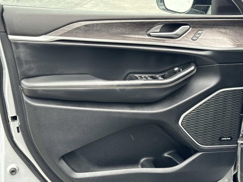 Used 2021 Jeep Grand Cherokee L Limited image 15