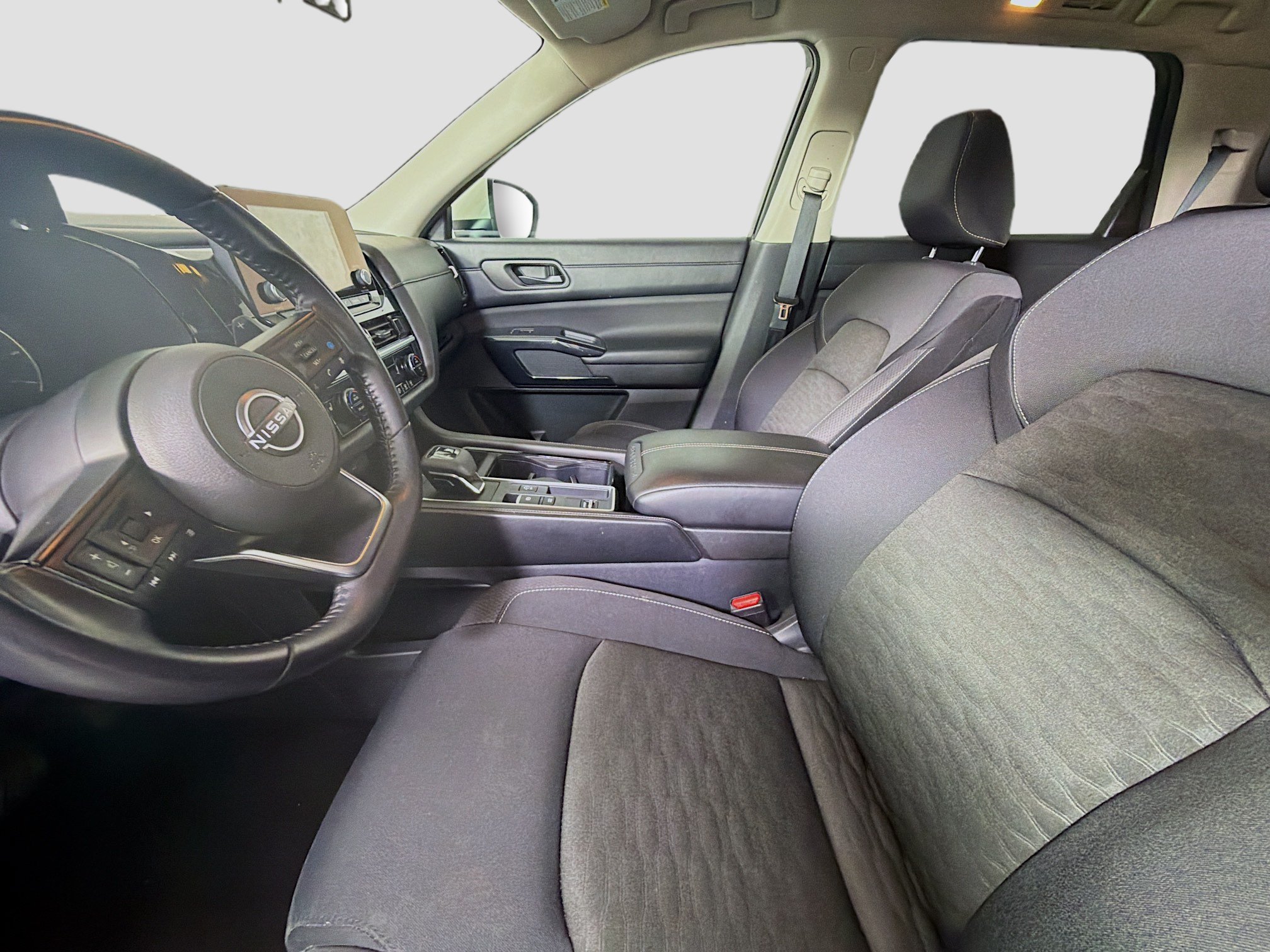 Used 2024 Nissan Pathfinder SV FWD image 13