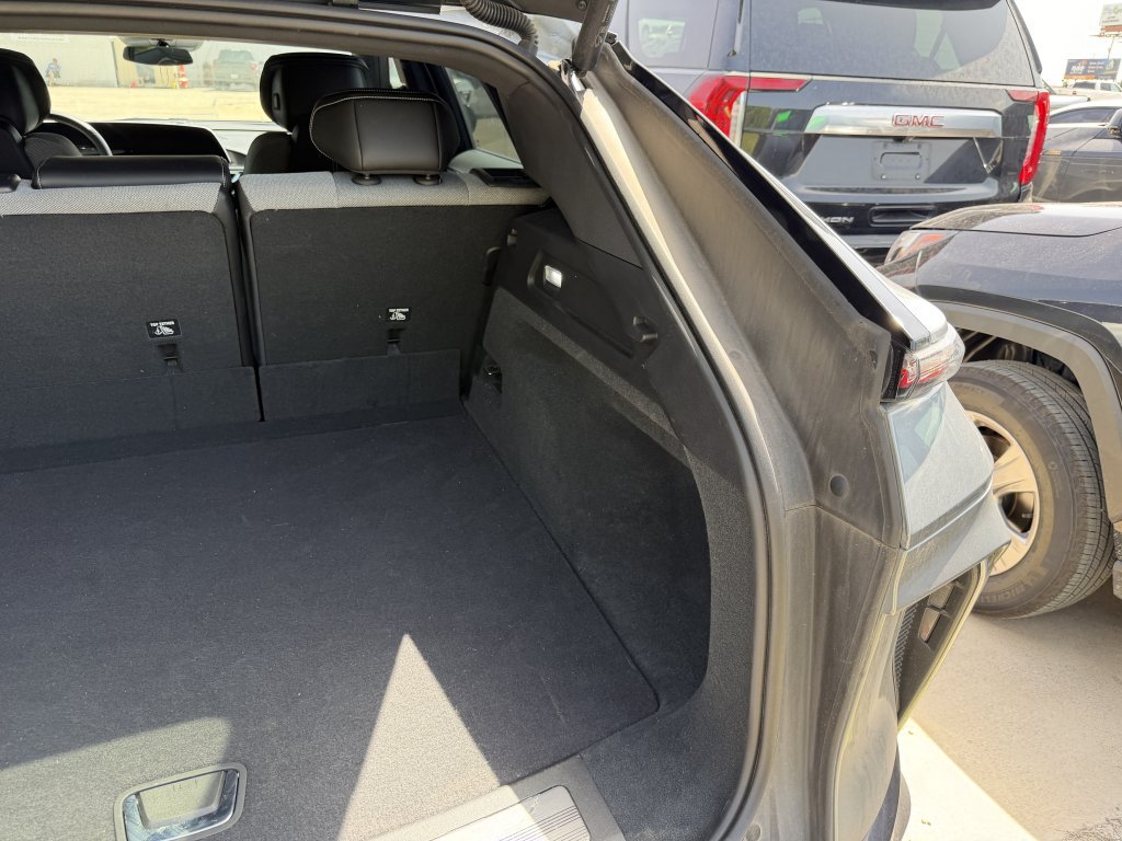 Used 2024 Cadillac Lyriq Tech RWD image 5