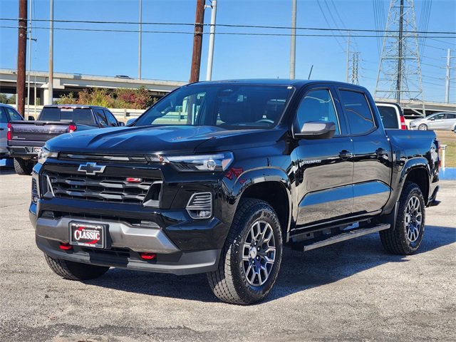 Used 2025 Chevrolet Colorado Z71 image 3