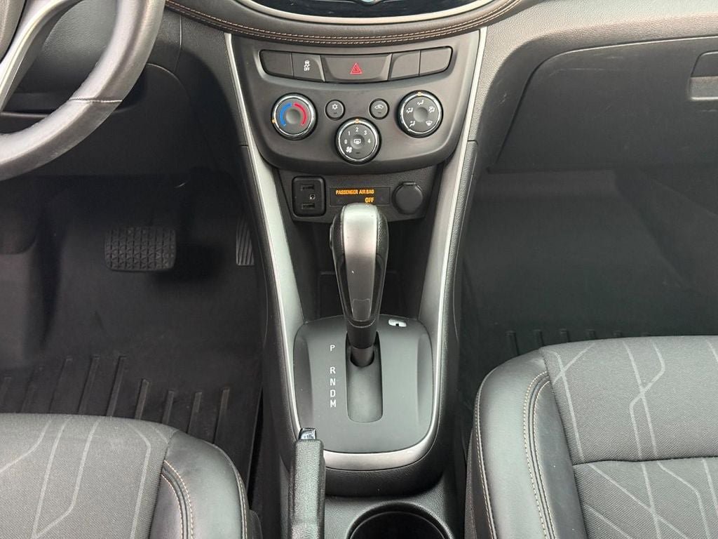 Used 2021 Chevrolet Trax LT w/ LT Convenience Package AWD/4WD image 17
