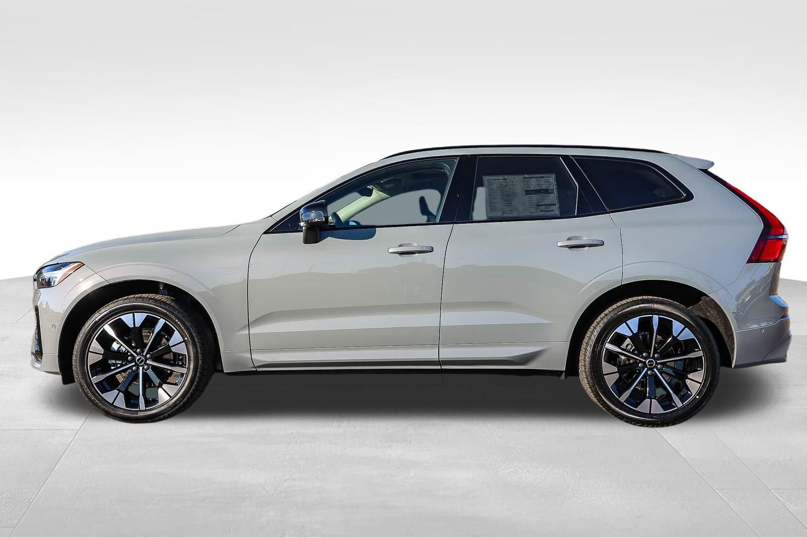 New 2026 Volvo XC60 B5 Plus w/ Climate Package PRO image 8