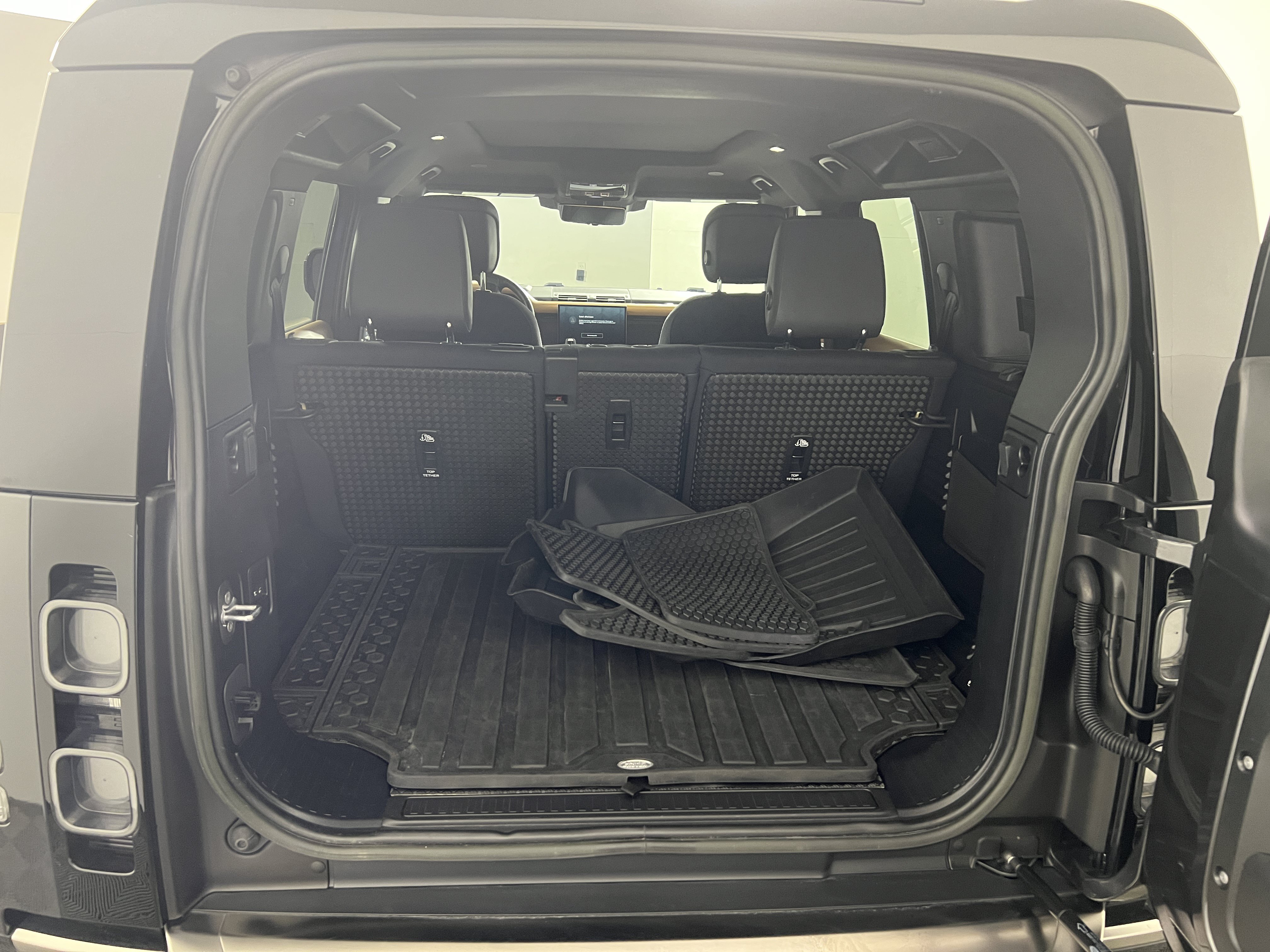 Used 2023 Land Rover Defender 110 X AWD/4WD image 19