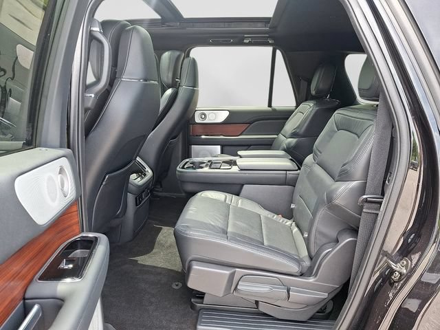Used 2022 Lincoln Navigator L Reserve w/ Equipment Group 201A AWD/4WD image 13
