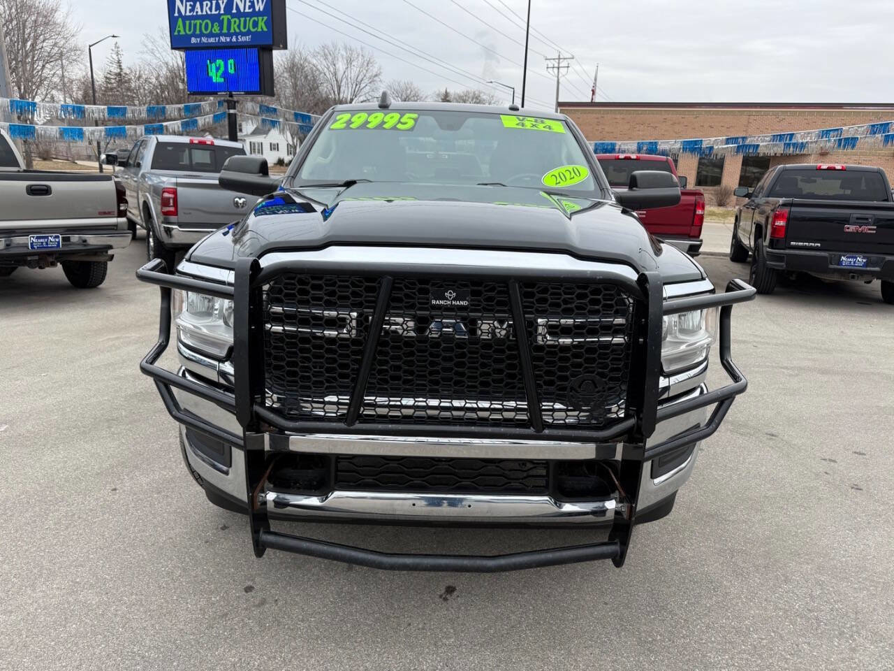 Used 2020 RAM 2500 Tradesman w/ Chrome Appearance Group AWD/4WD image 3