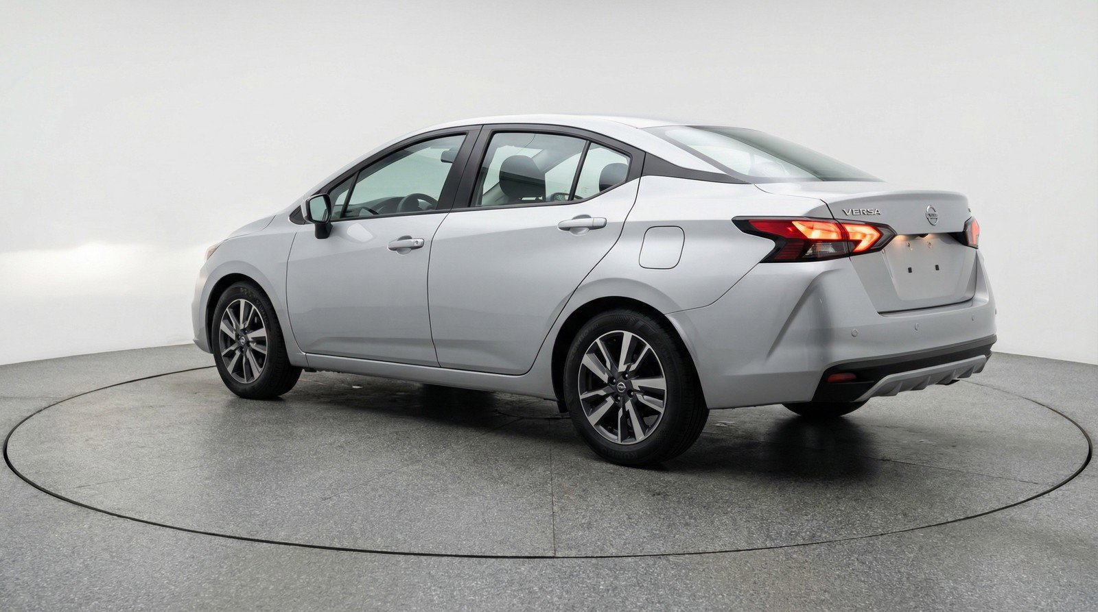 Used 2025 Nissan Versa SV image 6