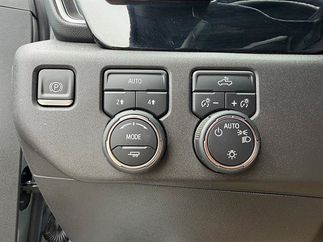 Used 2024 Chevrolet Silverado 1500 LT AWD/4WD image 38