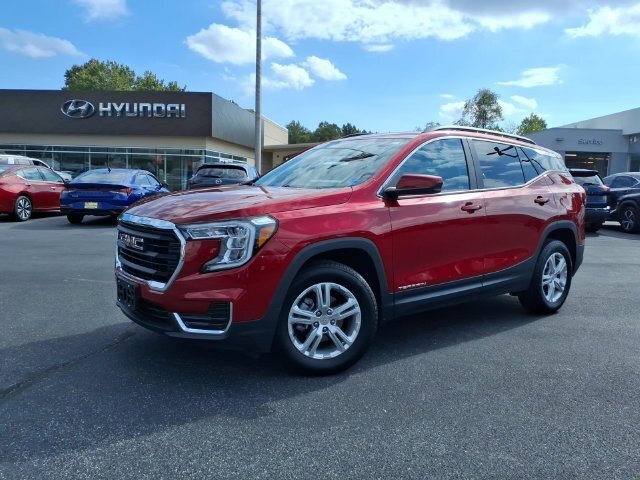 Used 2024 GMC Terrain SLE w/ Driver Convenience Package AWD/4WD image 2