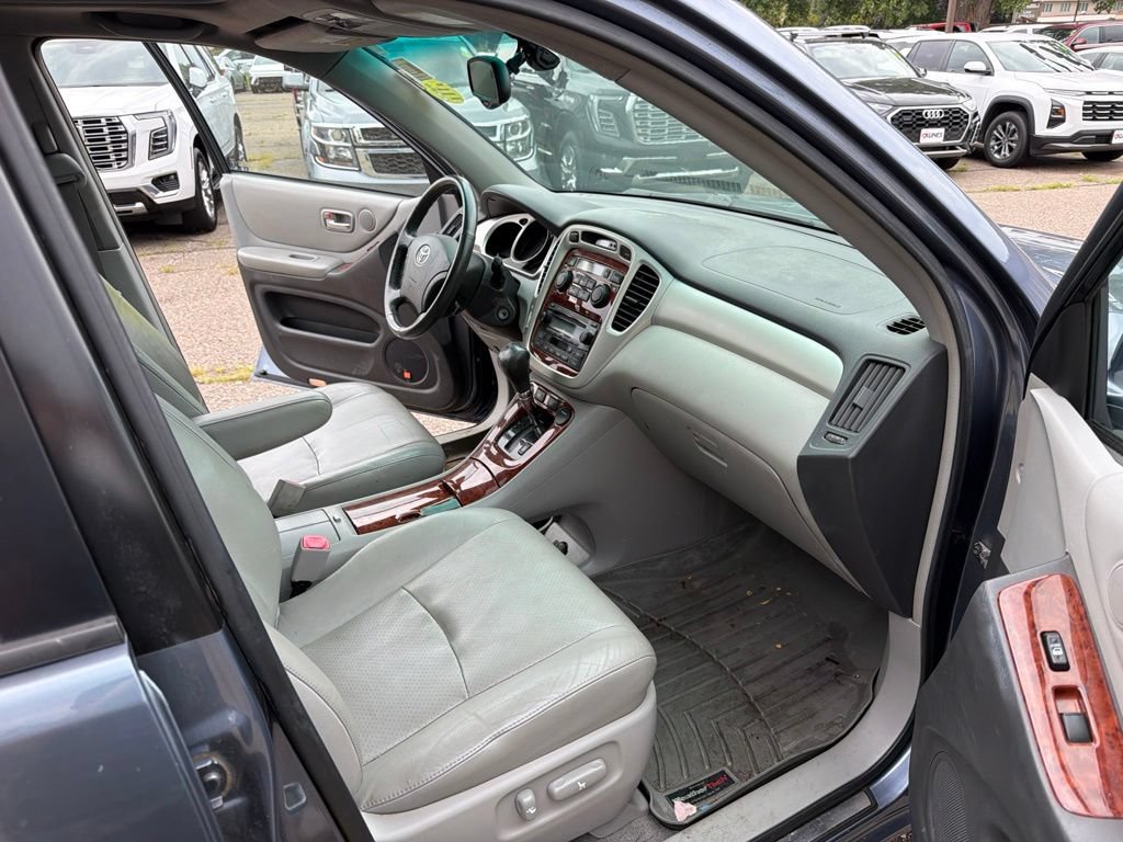 Used 2005 Toyota Highlander Limited w/ Leather Trim Pkg AWD/4WD image 20