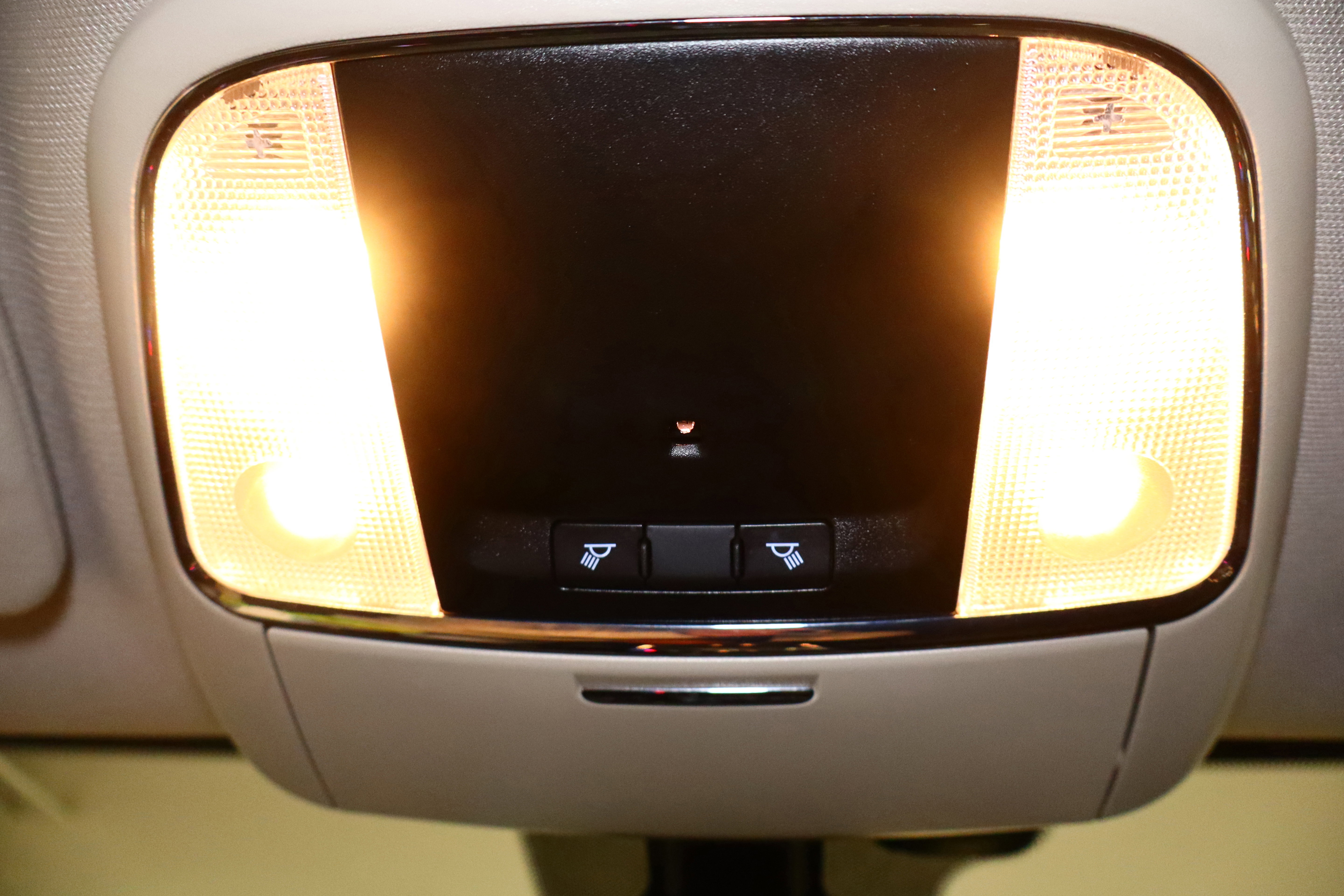 Used 2018 Dodge Durango SXT w/ 3rd Row Seating Group image 40