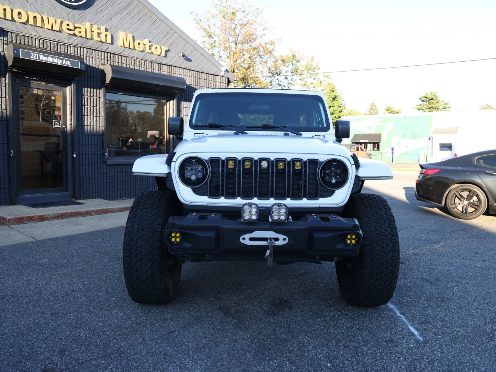 Used 2019 Jeep Wrangler Unlimited Sahara w/ Safety Group AWD/4WD image 2