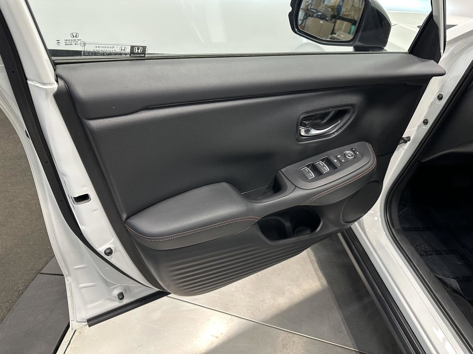 Certified 2025 Honda HR-V Sport image 12