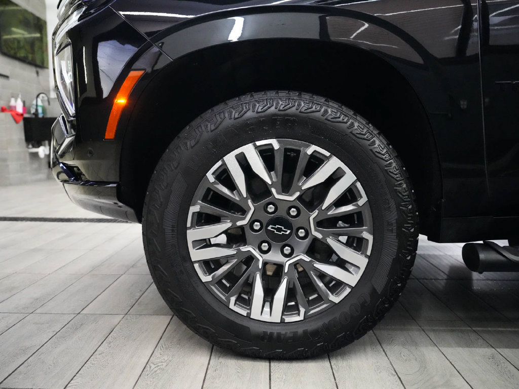 Used 2025 Chevrolet Tahoe Z71 w/ Comfort Package AWD/4WD image 9