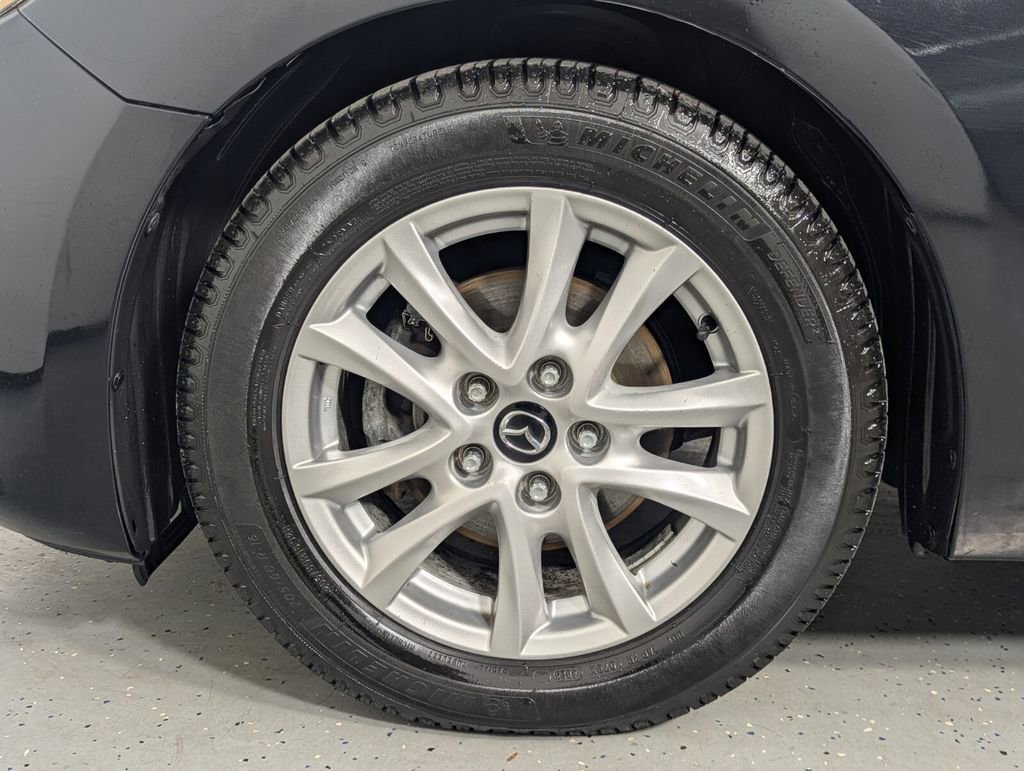 Used 2014 MAZDA MAZDA3 i Touring w/ Technology Package image 11