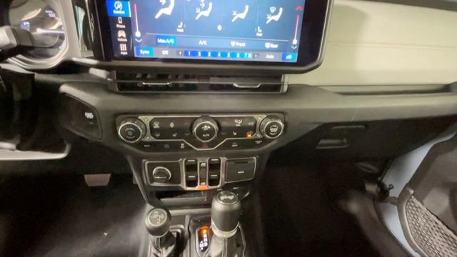 Used 2024 Jeep Wrangler Unlimited w/ Convenience Group AWD/4WD image 35