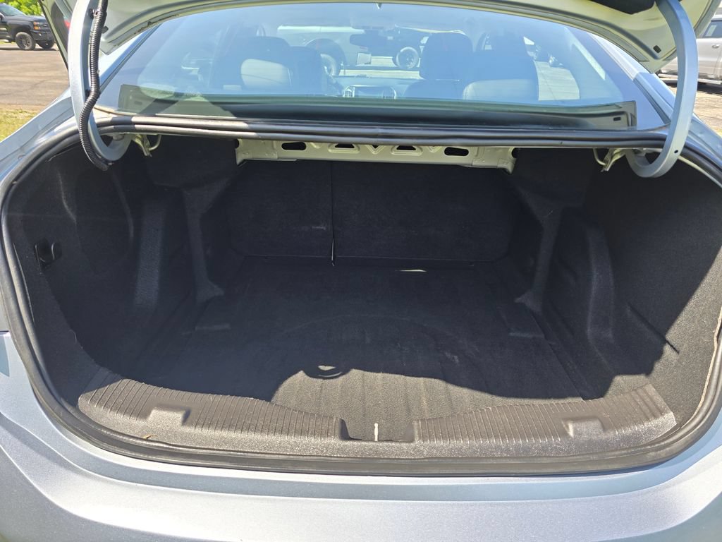 Used 2017 Chevrolet Cruze Premier FWD image 11