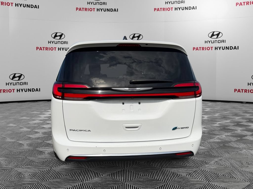 Used 2024 Chrysler Pacifica Limited FWD image 4