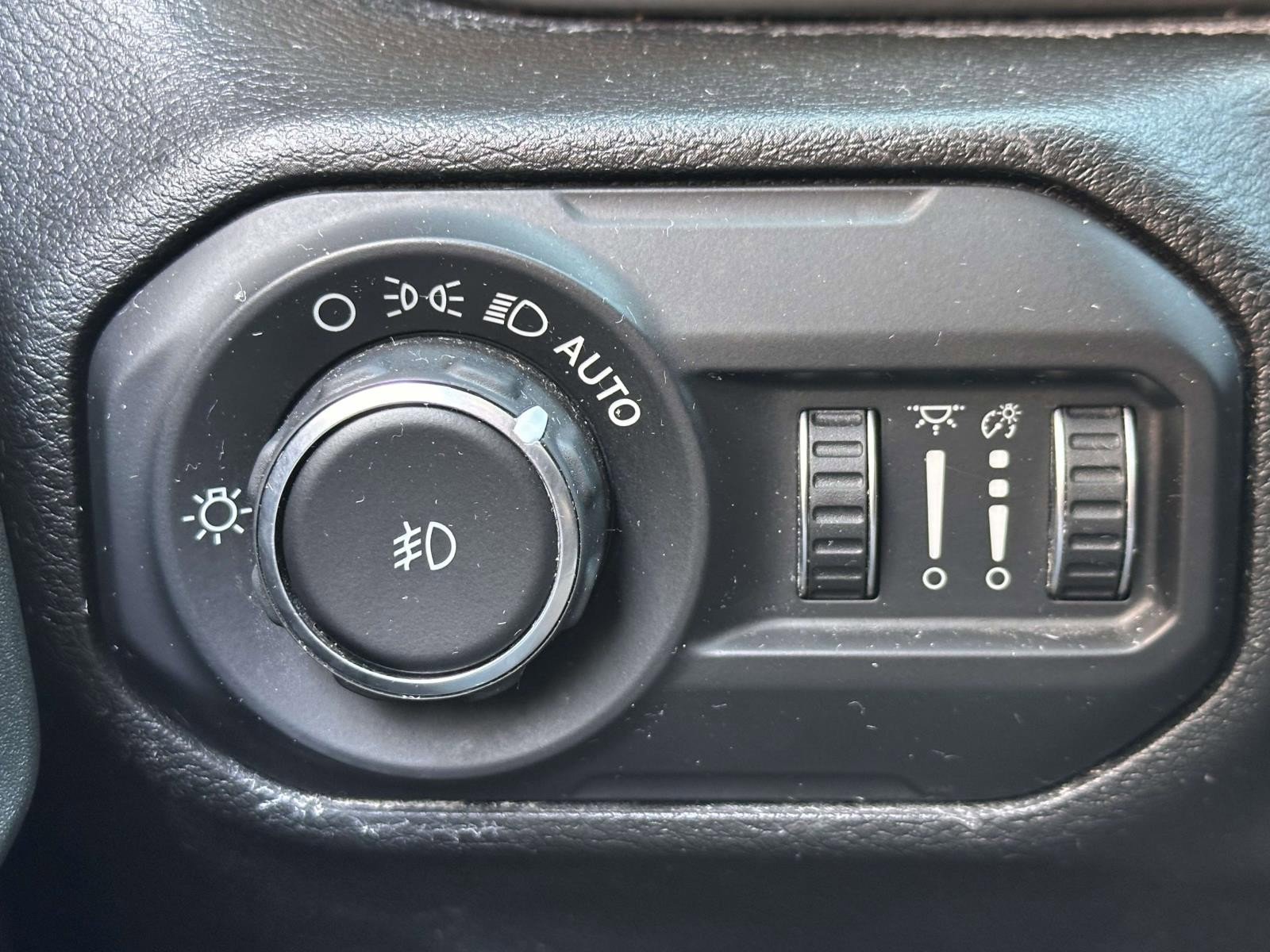 Used 2018 Jeep Wrangler Unlimited Sport S AWD/4WD image 22