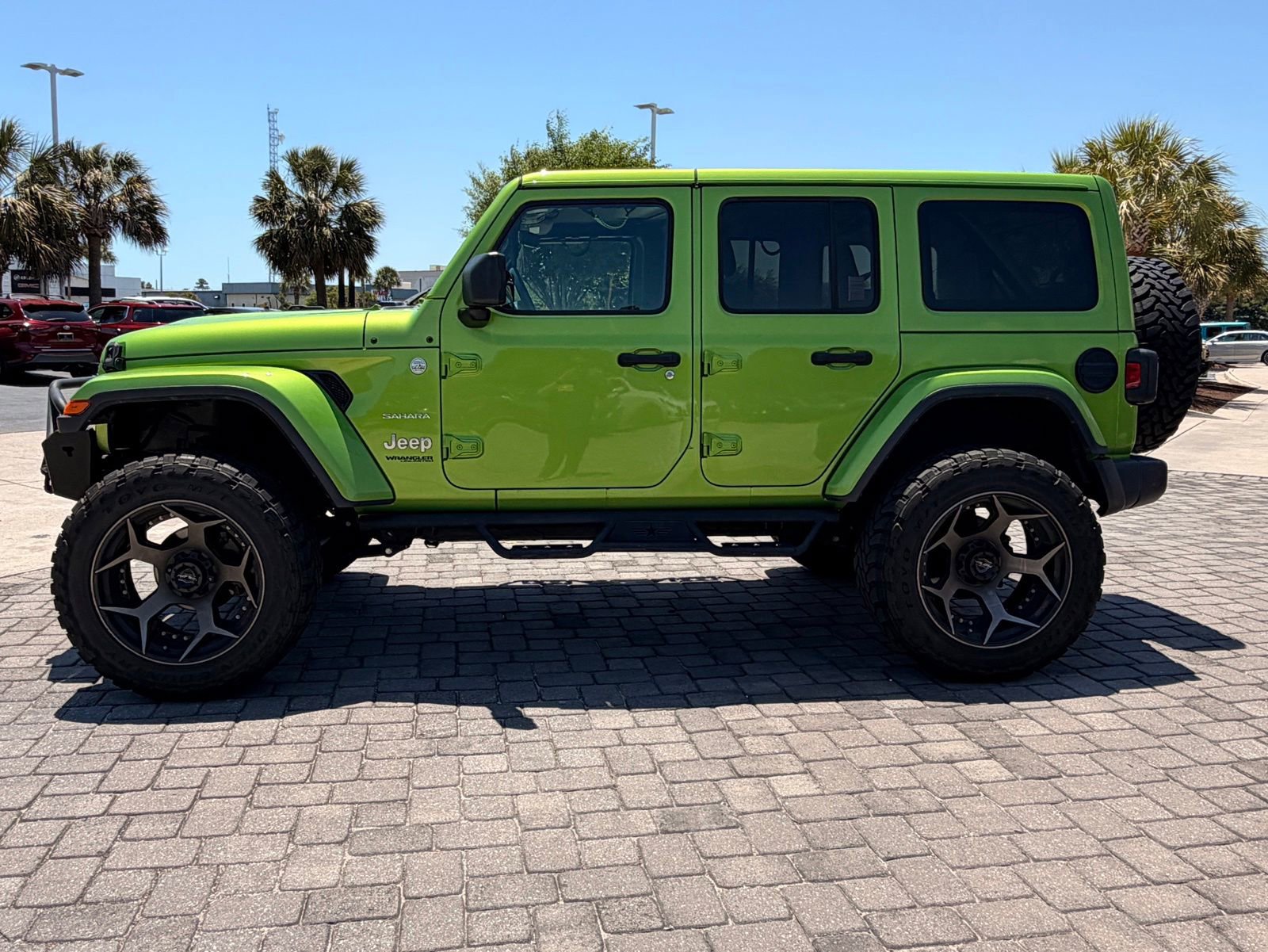 Used 2019 Jeep Wrangler Unlimited Sahara w/ Uconnect 4C Nav & Sound Group AWD/4WD image 12