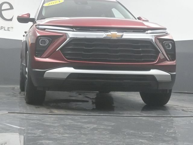Used 2024 Chevrolet TrailBlazer LT w/ LT Cold Weather Package FWD image 3