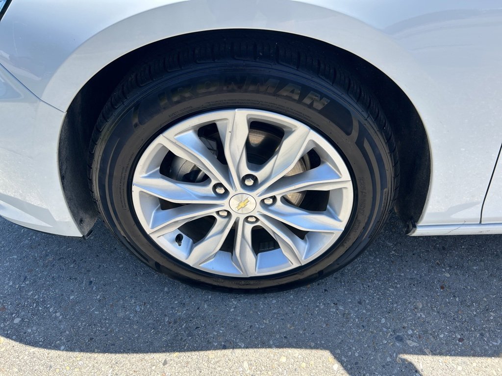 Used 2022 Chevrolet Malibu LT image 24