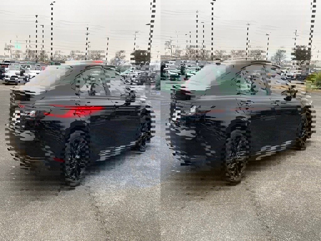 Certified 2025 Toyota Camry SE image 5