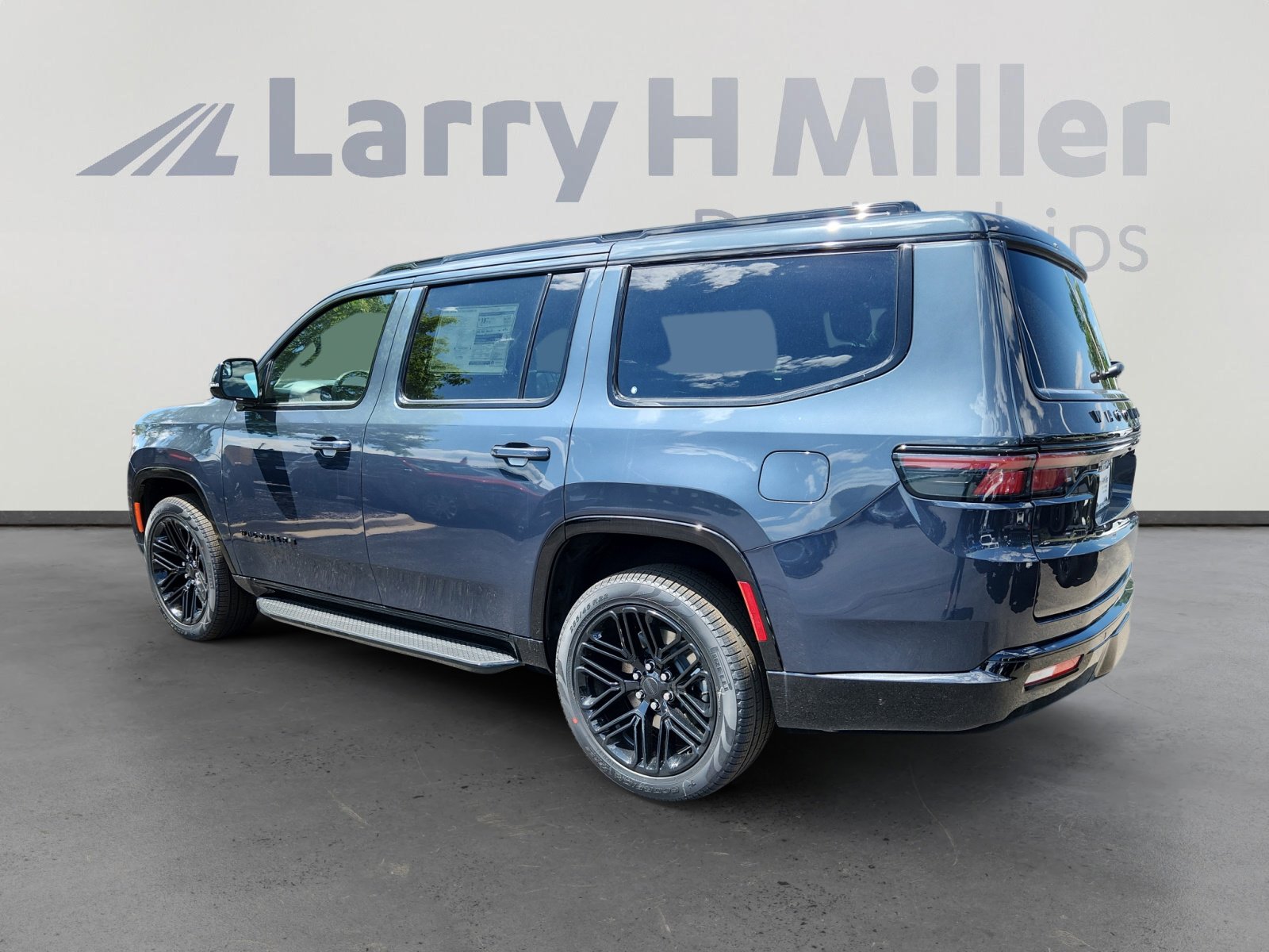 New 2025 Jeep Wagoneer Series II w/ HD Trailer Tow Package image 3