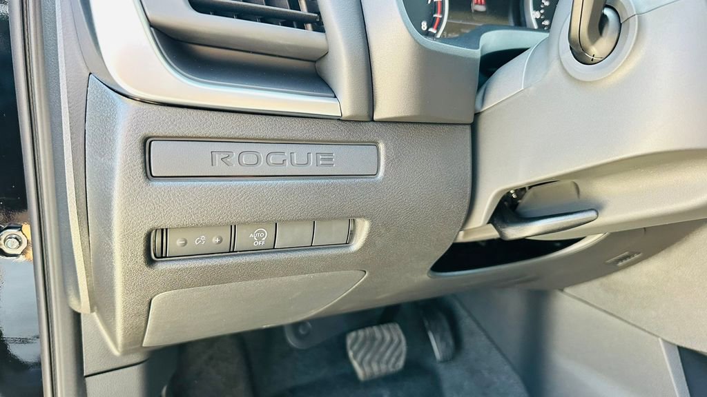 New 2026 Nissan Rogue S image 15