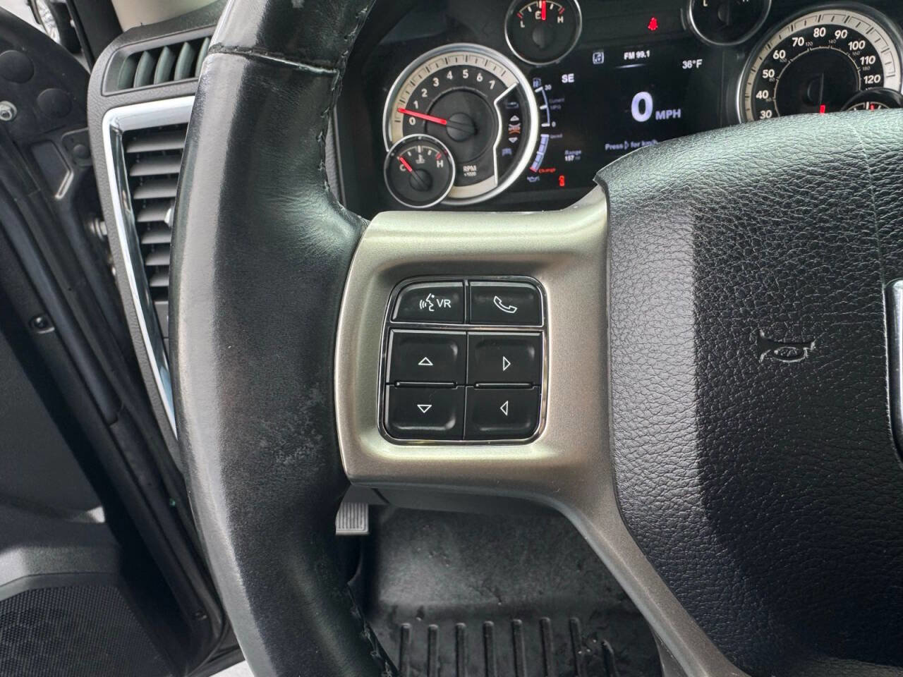 Used 2017 RAM 1500 Laramie image 20