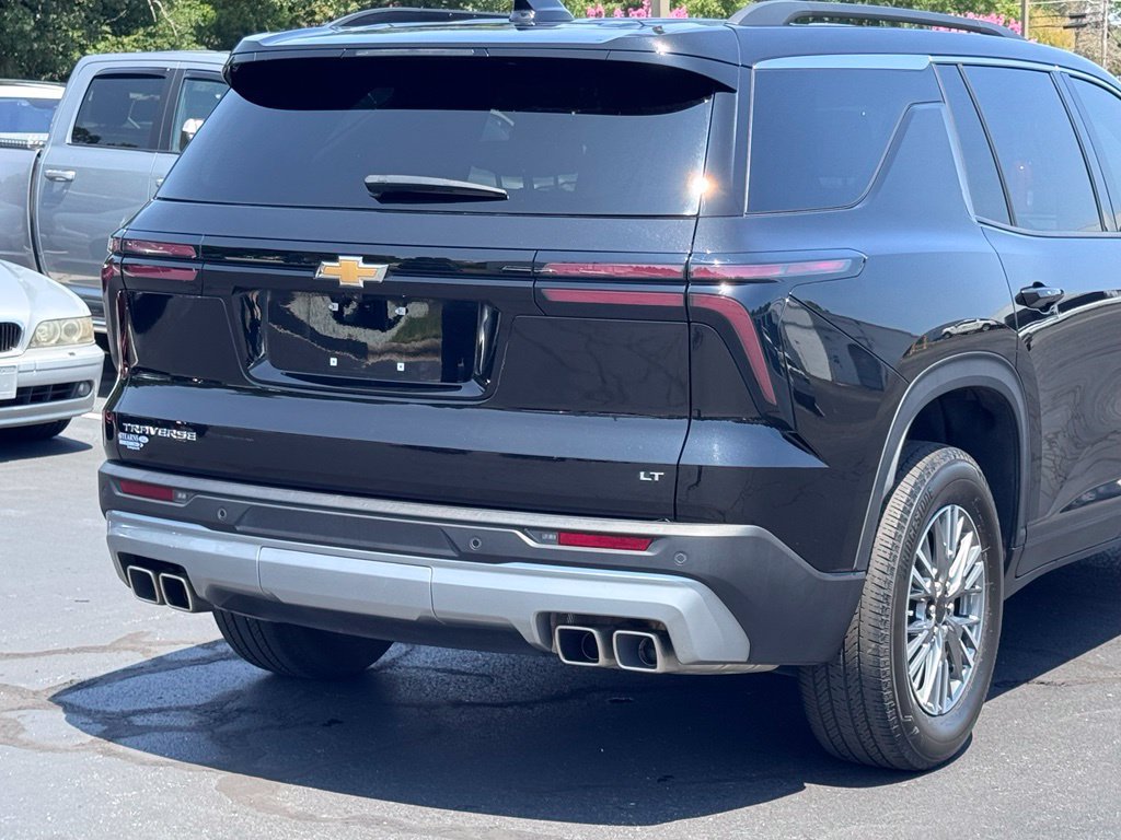 Used 2024 Chevrolet Traverse LT FWD image 42