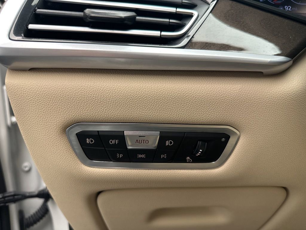 Used 2020 BMW X7 xDrive40i w/ Premium Package image 27