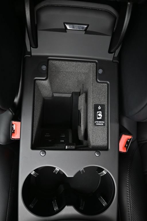 Certified 2024 Porsche Macan AWD/4WD image 20