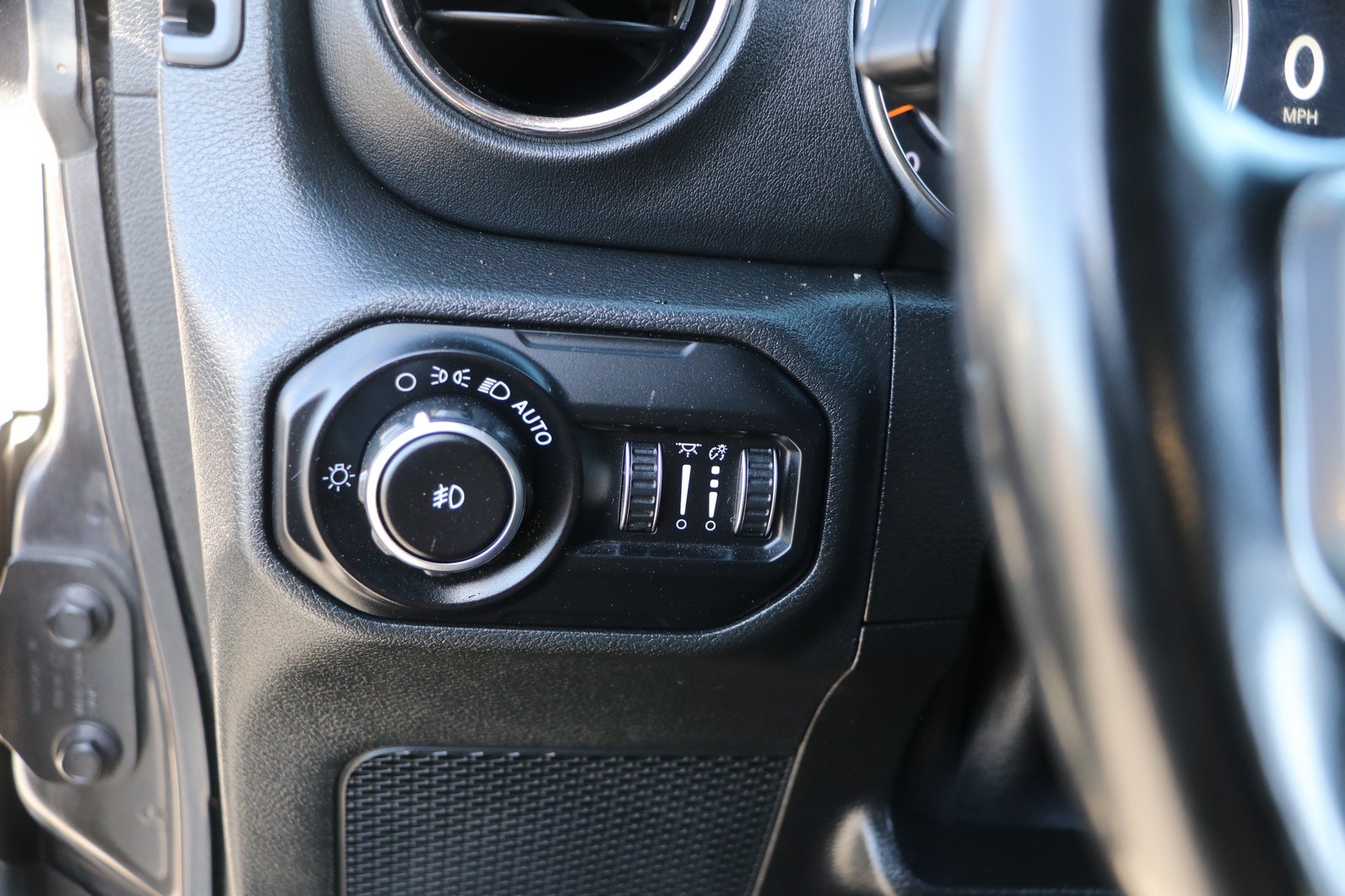 Used 2020 Jeep Wrangler Unlimited Sahara AWD/4WD image 11