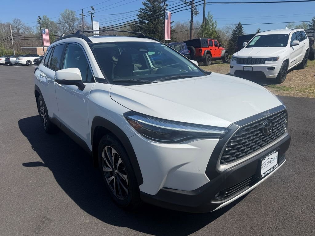 Used 2023 Toyota Corolla Cross XLE w/ Convenience Package image 2