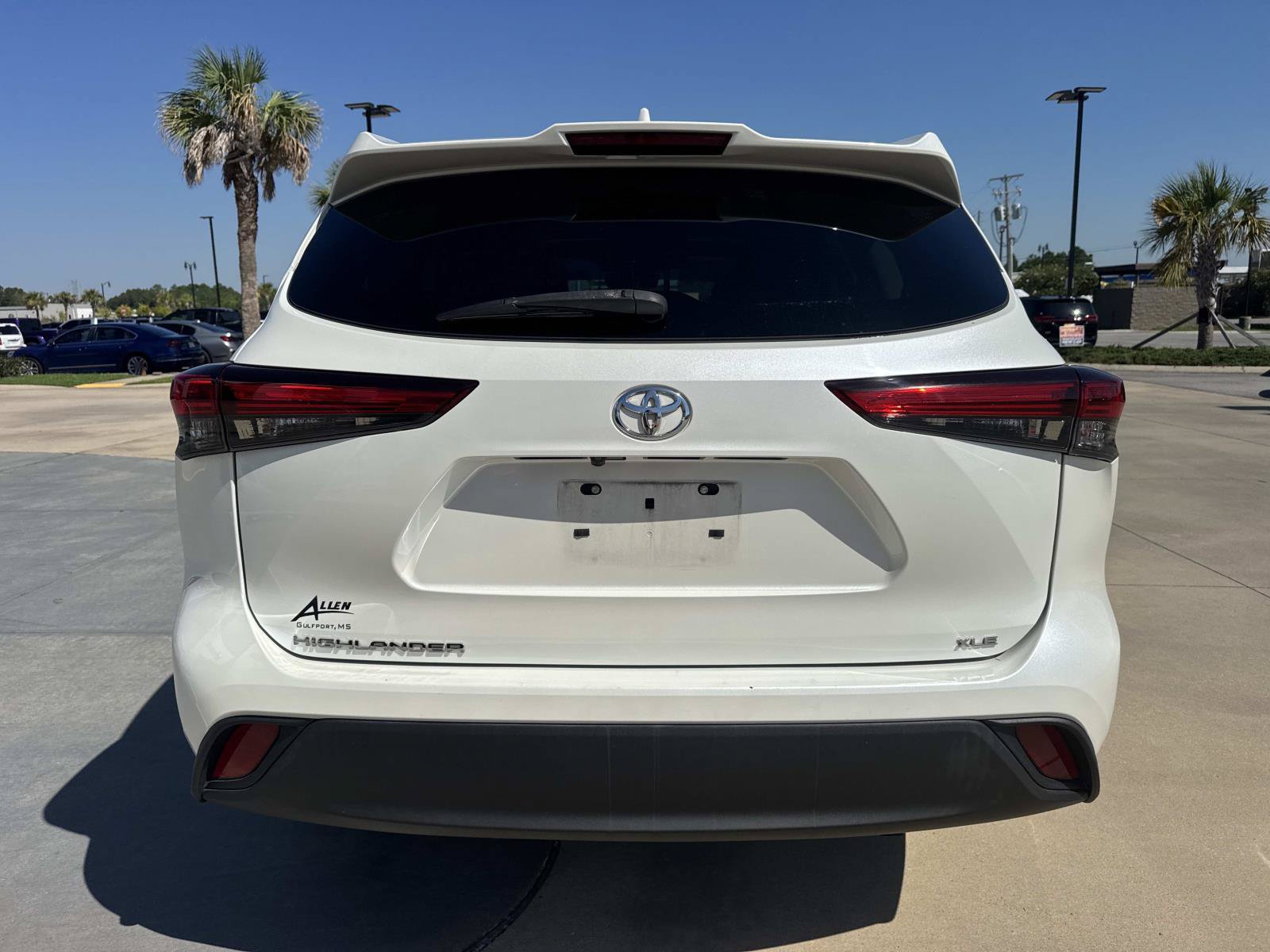 Used 2020 Toyota Highlander XLE FWD image 6