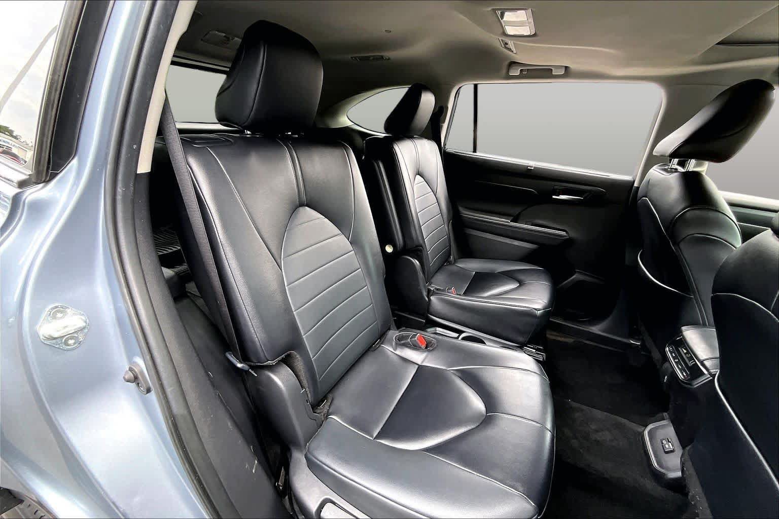 Used 2024 Toyota Highlander XLE AWD/4WD image 21