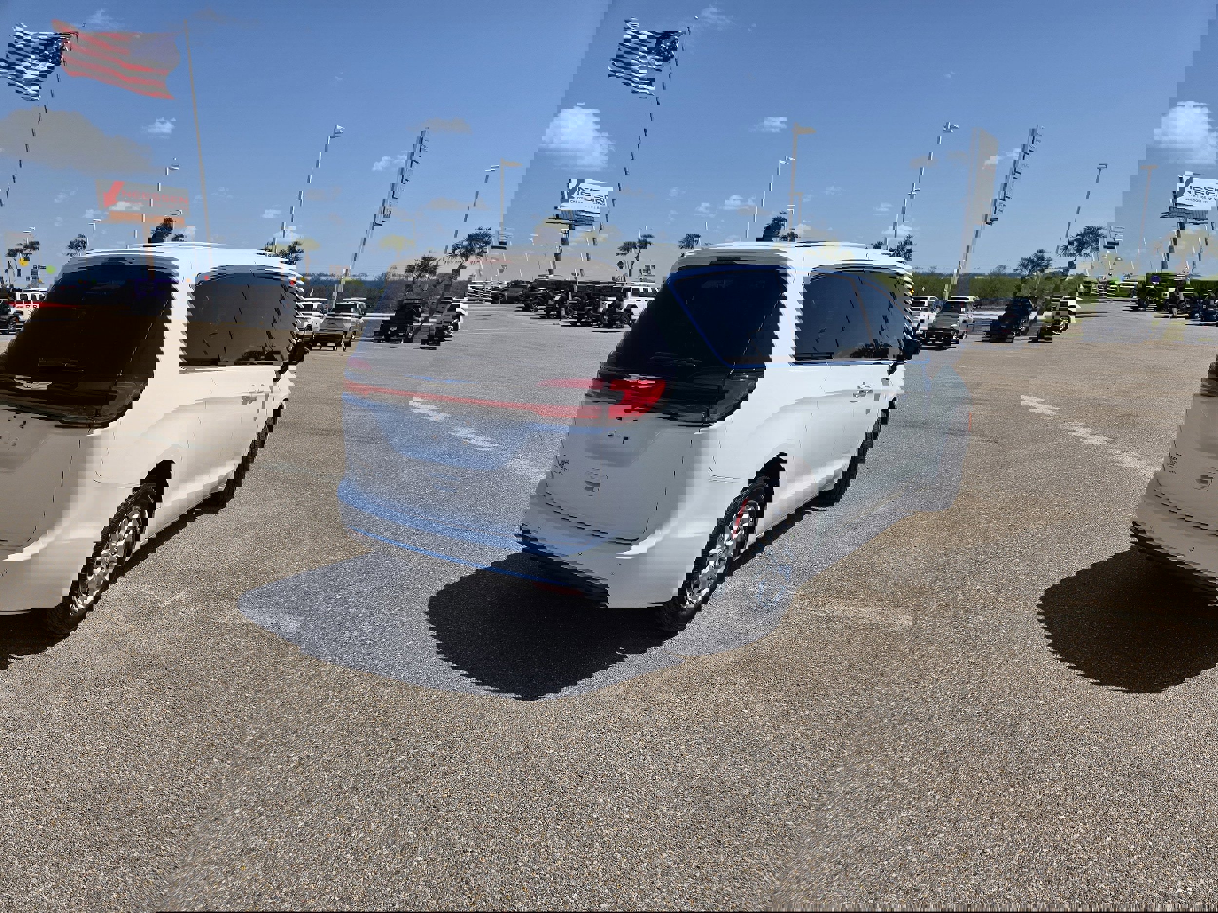 New 2026 Chrysler Pacifica Select image 7