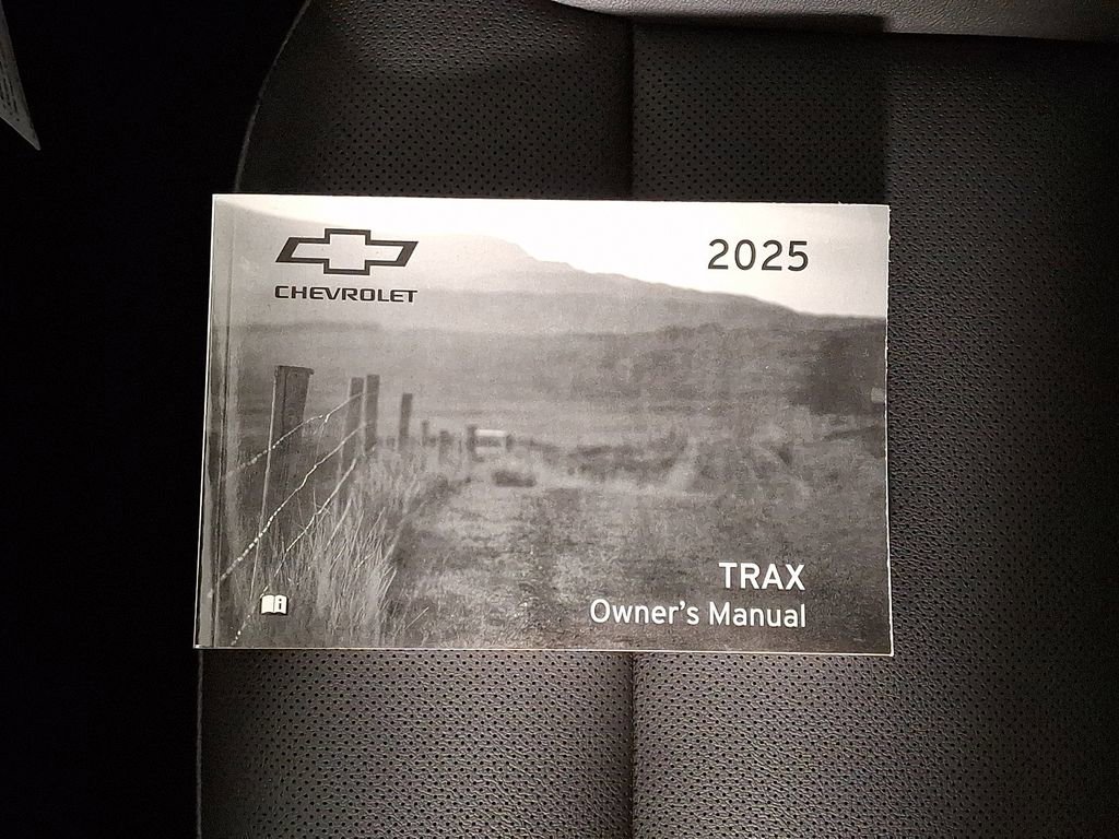 Used 2025 Chevrolet Trax RS image 25