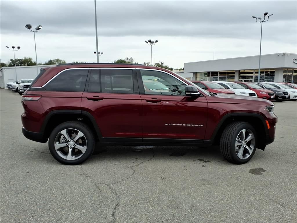 New 2025 Jeep Grand Cherokee Limited image 3