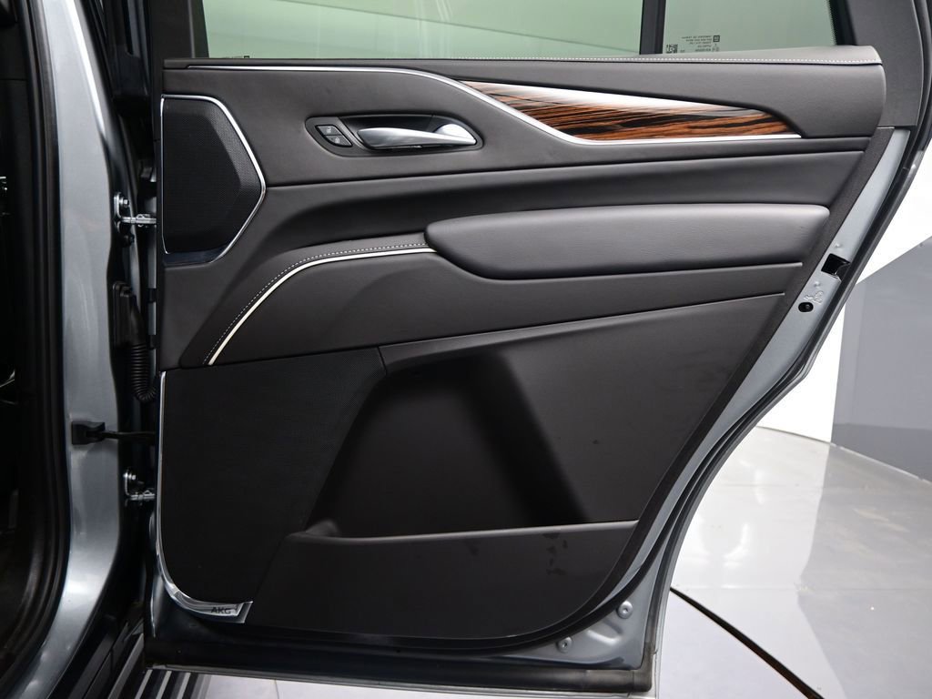 Used 2024 Cadillac Escalade Premium Luxury w/ Performance Package image 32