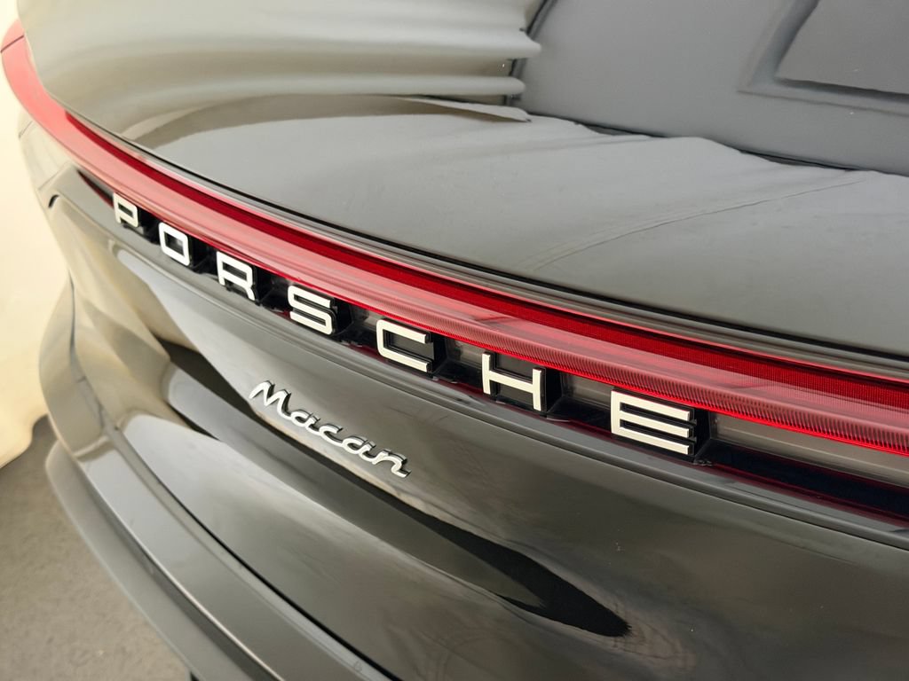 Certified 2026 Porsche Macan AWD/4WD image 25