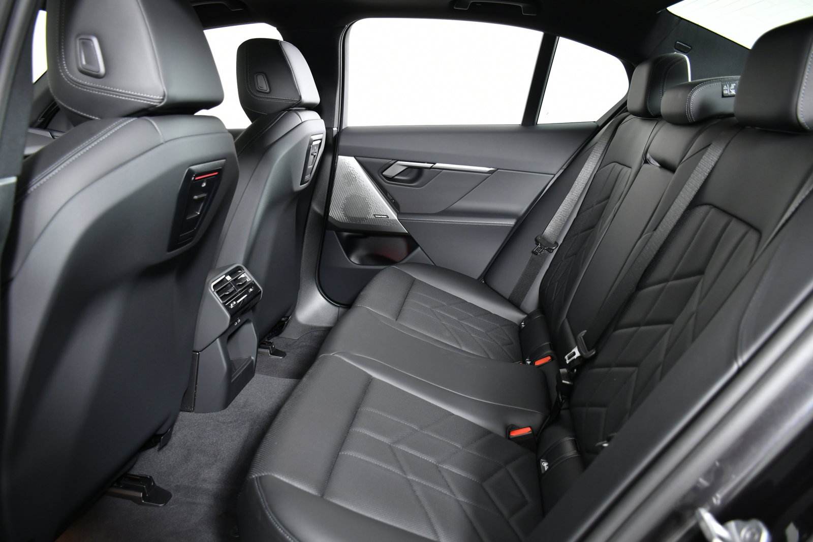 Used 2025 BMW i5 xDrive40 w/ Premium Package image 23