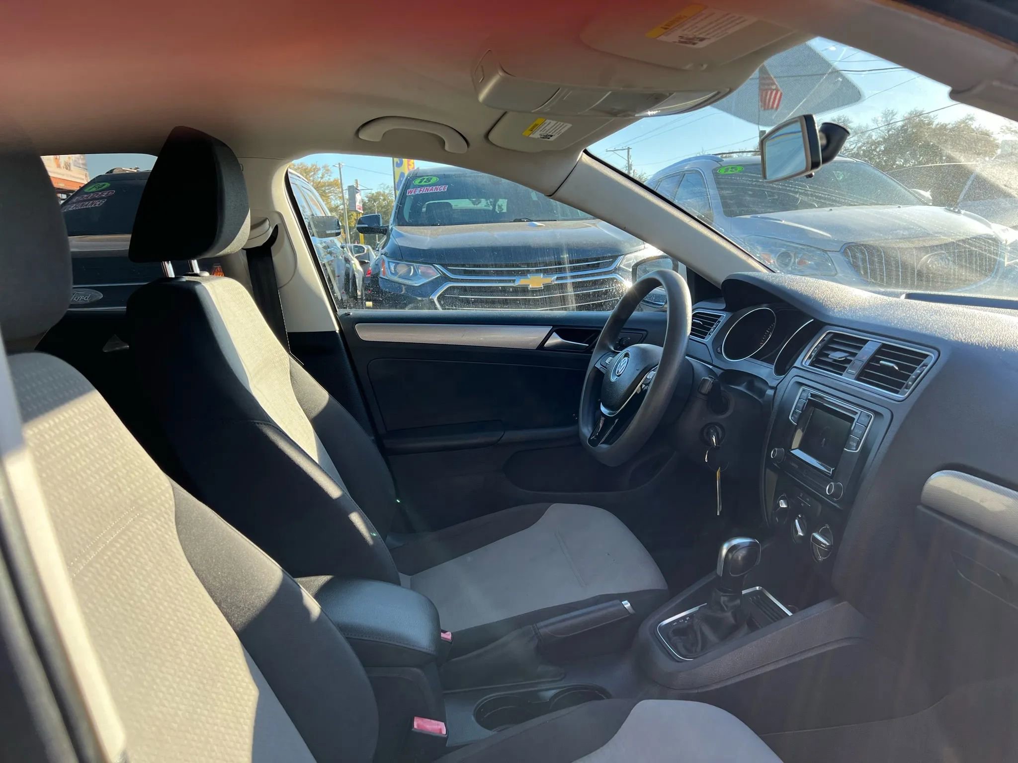 Used 2017 Volkswagen Jetta S image 17