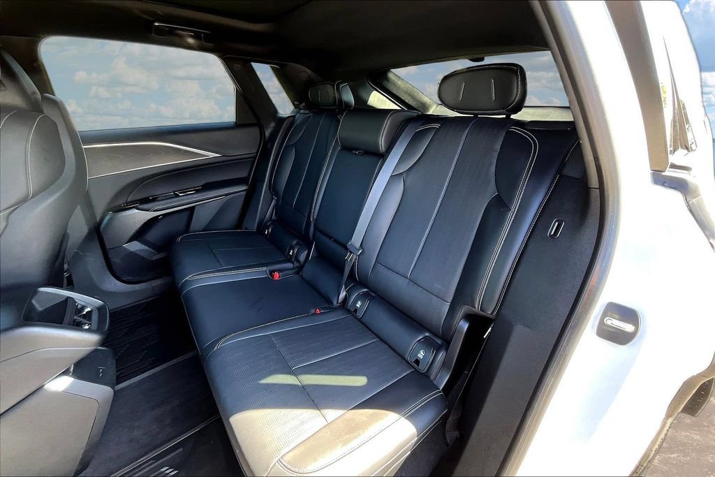 Used 2024 Cadillac Lyriq Luxury RWD image 22