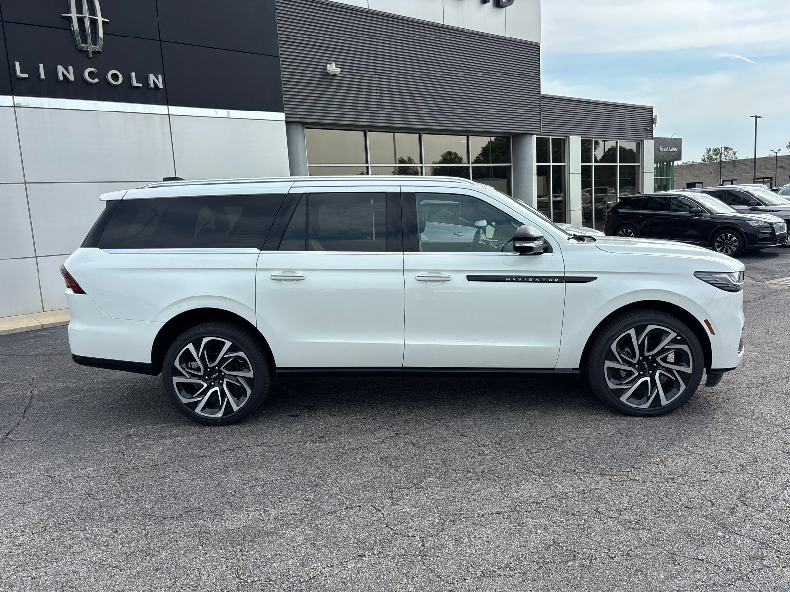 New 2026 Lincoln Navigator L Black Label AWD/4WD image 8