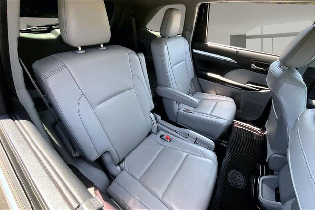 Used 2019 Toyota Highlander XLE FWD image 23