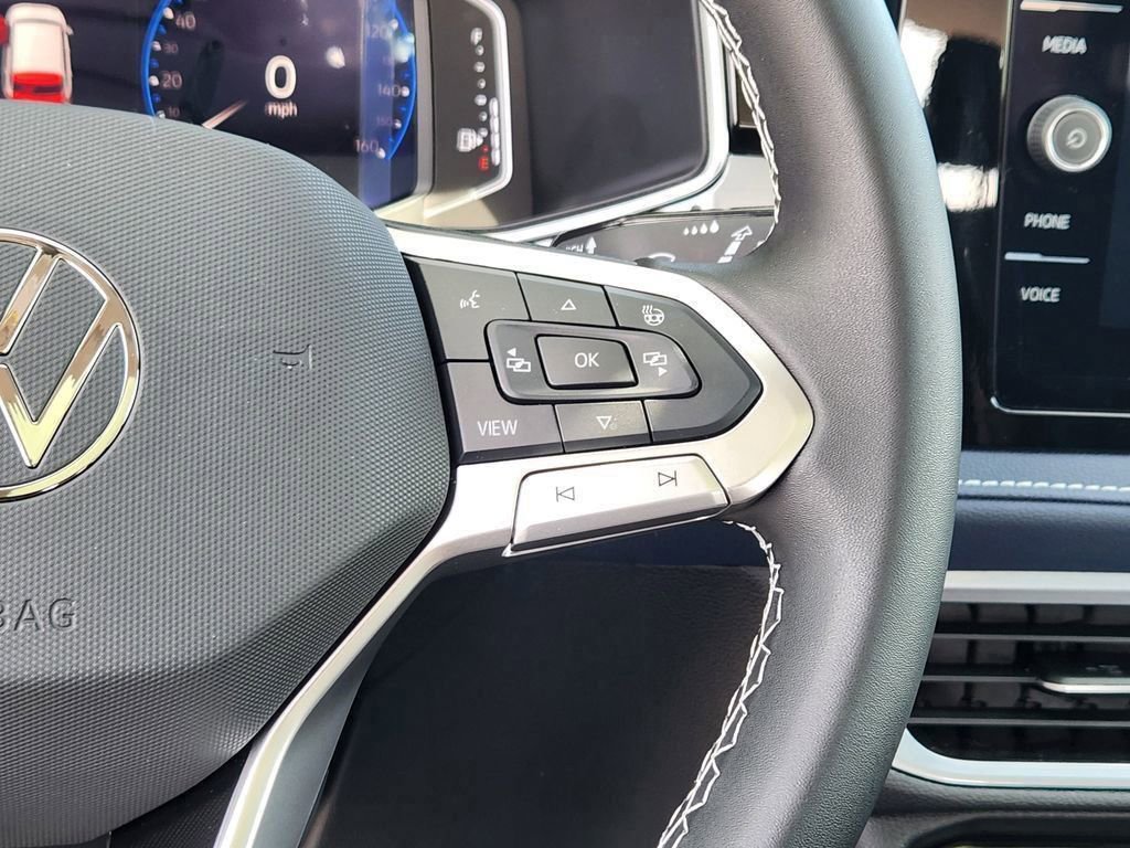 New 2025 Volkswagen Taos SEL image 9