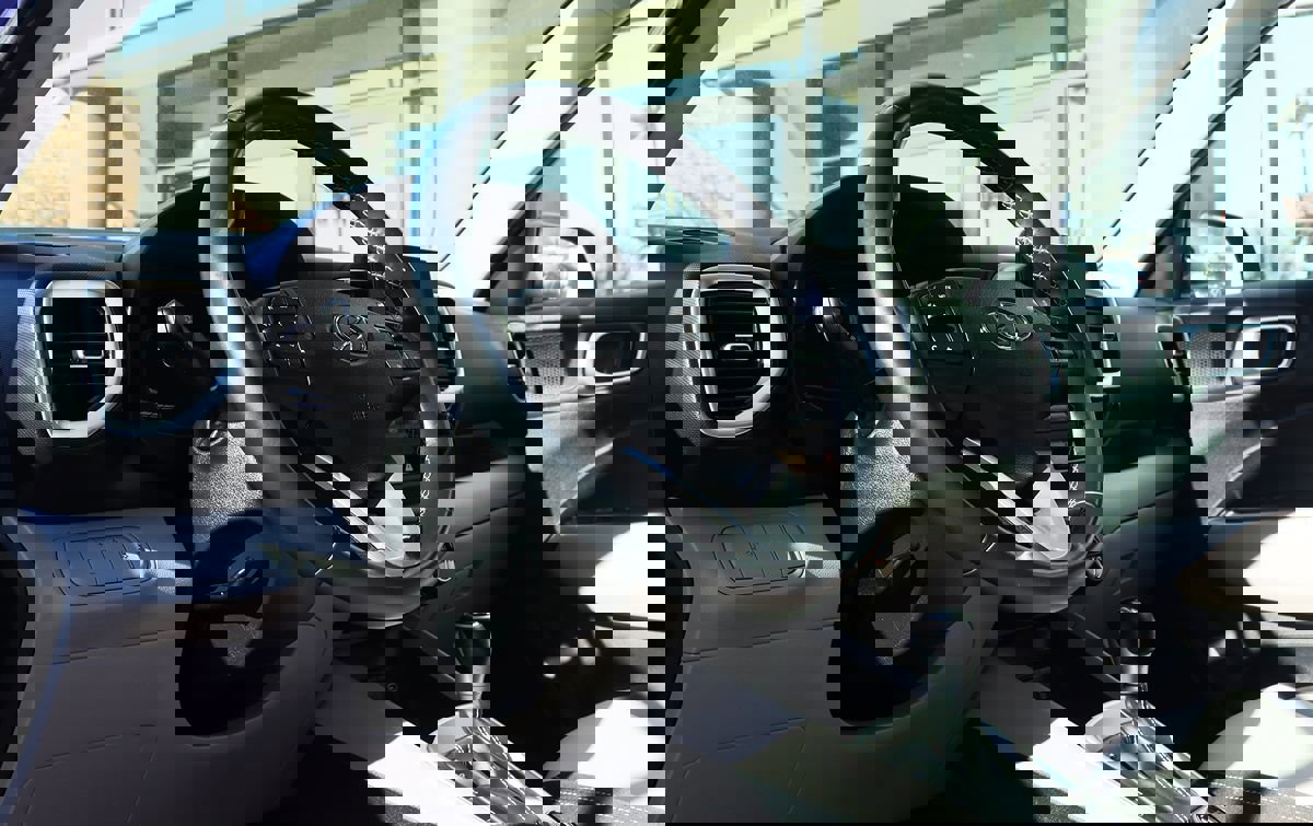 Used 2024 Hyundai Venue SEL image 38