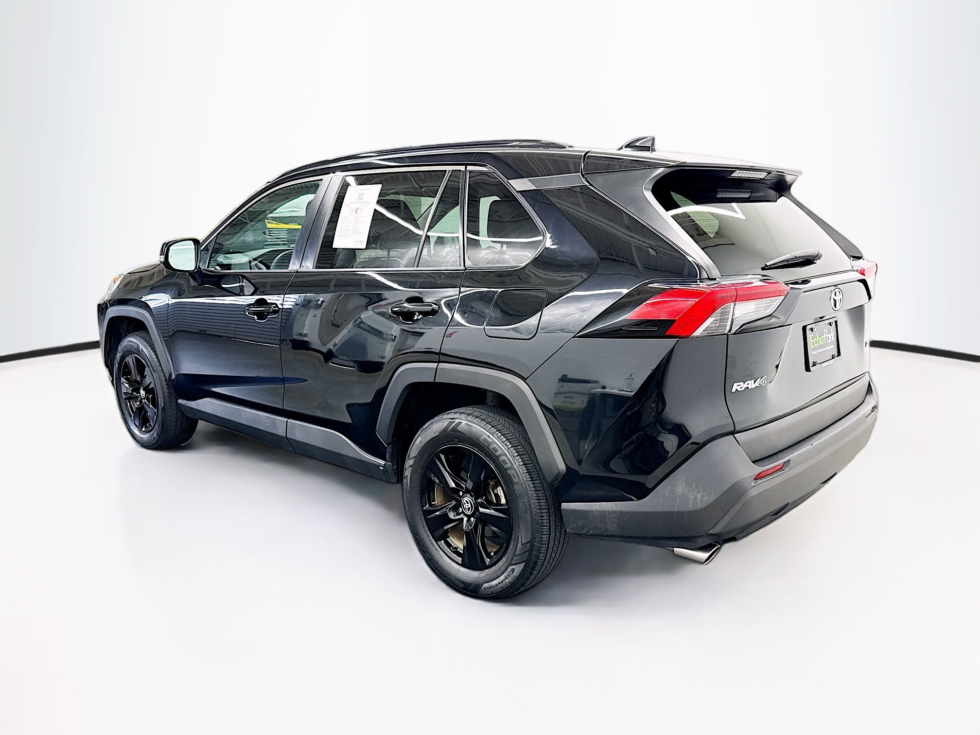 Used 2021 Toyota RAV4 XLE FWD image 5