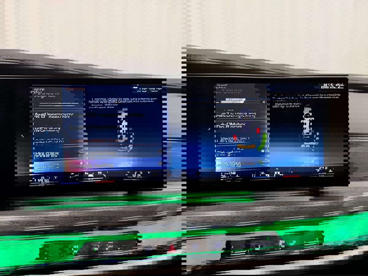 Used 2024 BMW 740i xDrive image 32